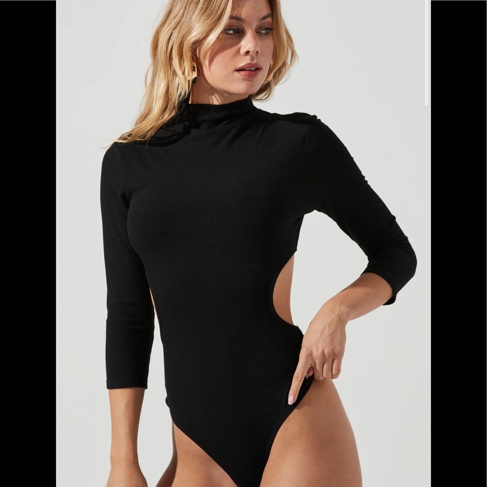 NWOT ASTR The Label Somerset Mock Neck Cutout Bodysuit Size M